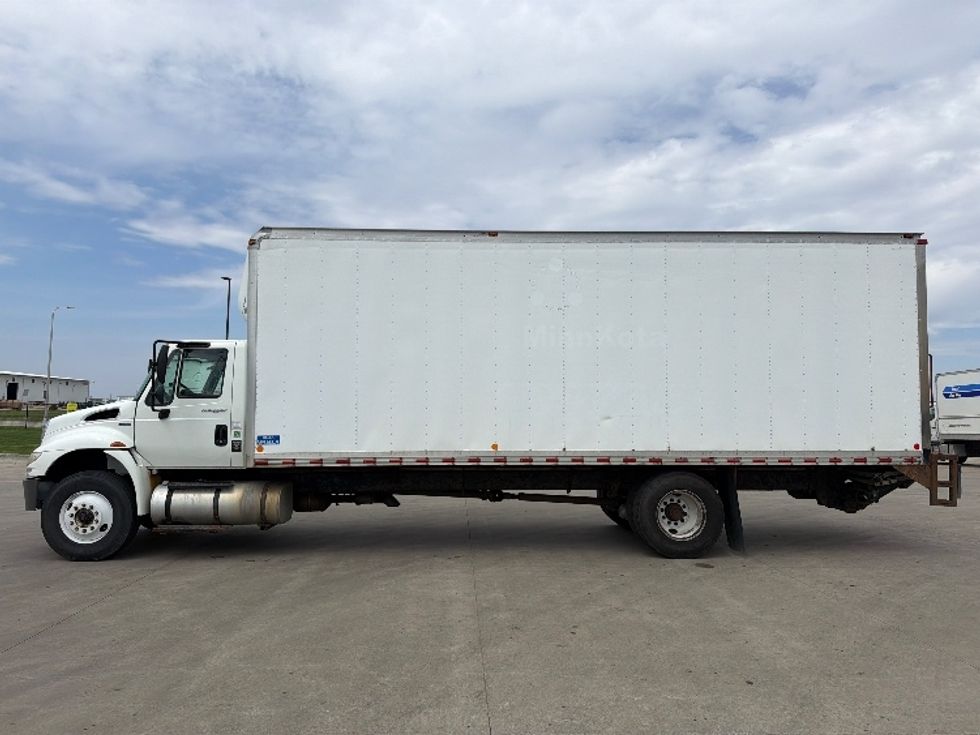 Medium Duty Box Truck-Light and Medium Duty Trucks-International-2012-4400-West Fargo-ND-336,236\n\t\tmiles-$ 8,500 - Image 4
