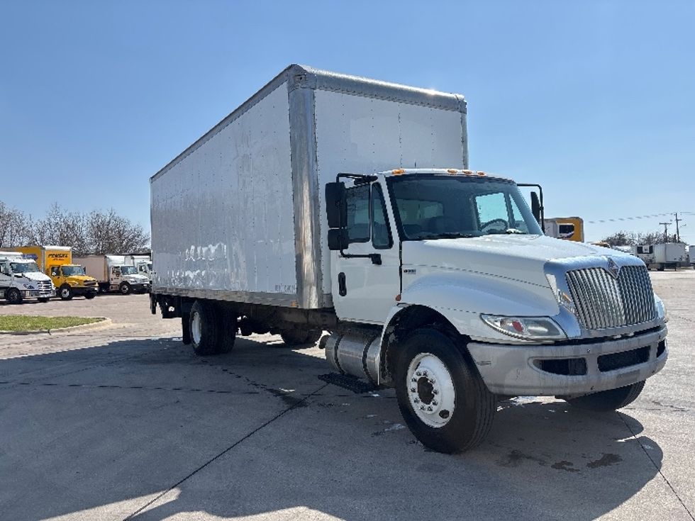 Medium Duty Box Truck-Light and Medium Duty Trucks-International-2013-4300-Arlington-TX-196,283\n\t\tmiles-$ 24,000 - Image 1