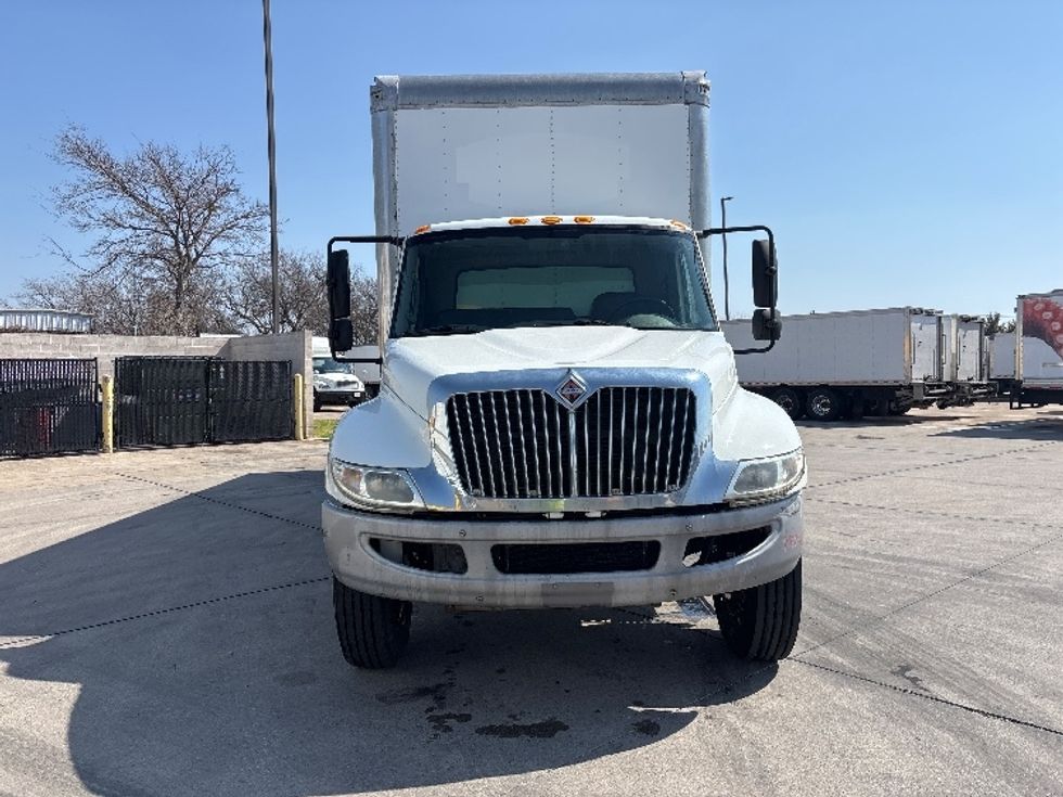 Medium Duty Box Truck-Light and Medium Duty Trucks-International-2013-4300-Arlington-TX-196,283\n\t\tmiles-$ 24,000 - Image 2