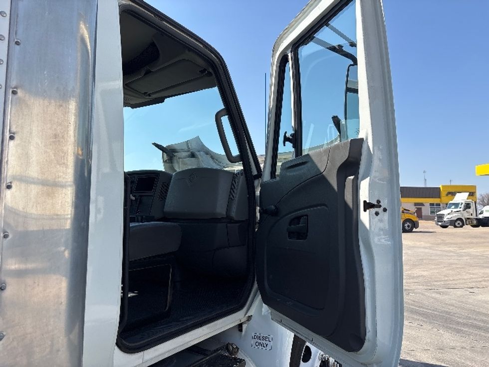 Medium Duty Box Truck-Light and Medium Duty Trucks-International-2013-4300-Arlington-TX-196,283\n\t\tmiles-$ 24,000 - Image 20