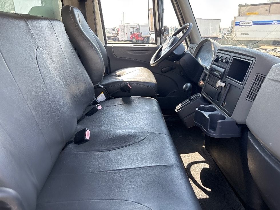 Medium Duty Box Truck-Light and Medium Duty Trucks-International-2013-4300-Arlington-TX-196,283\n\t\tmiles-$ 24,000 - Image 22