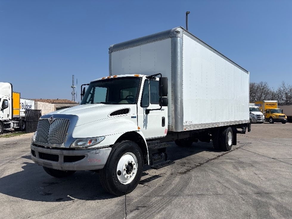 Medium Duty Box Truck-Light and Medium Duty Trucks-International-2013-4300-Arlington-TX-196,283\n\t\tmiles-$ 24,000 - Image 3