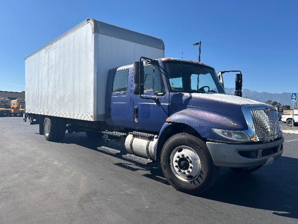 Medium Duty Box Truck-Light and Medium Duty Trucks-International-2013-4300-Ontario-CA-213,313\n\t\tmiles-$ 15,500 - Image 1