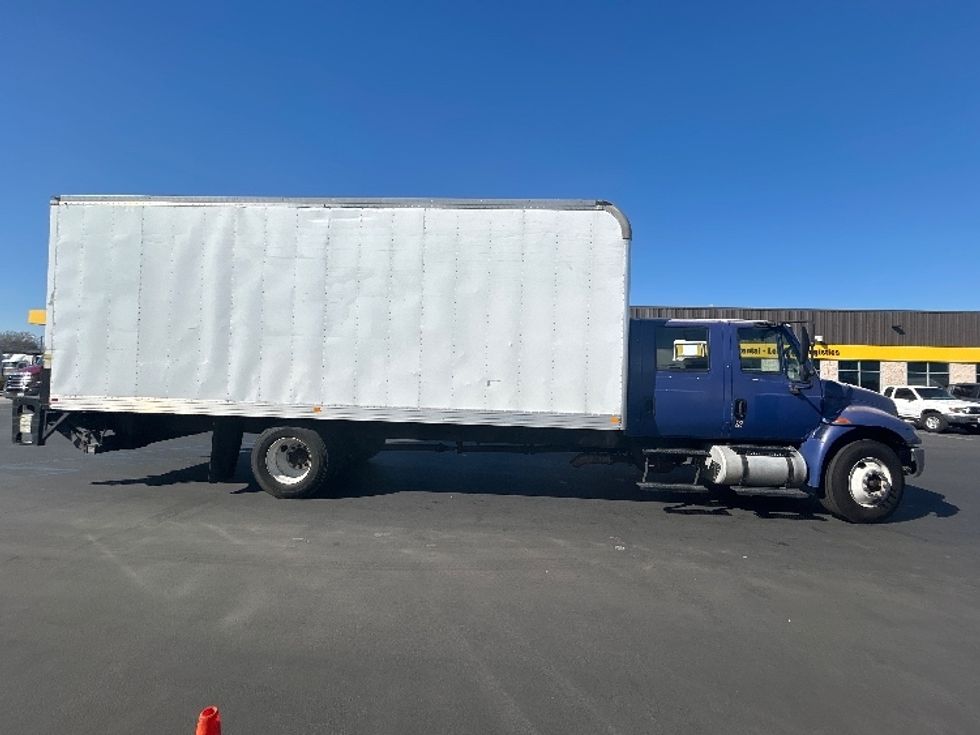 Medium Duty Box Truck-Light and Medium Duty Trucks-International-2013-4300-Ontario-CA-213,313\n\t\tmiles-$ 15,500 - Image 15