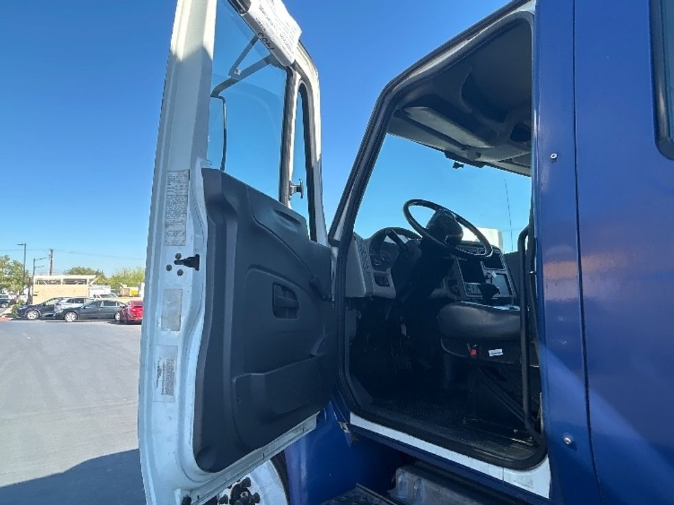 Medium Duty Box Truck-Light and Medium Duty Trucks-International-2013-4300-Ontario-CA-213,313\n\t\tmiles-$ 15,500 - Image 16