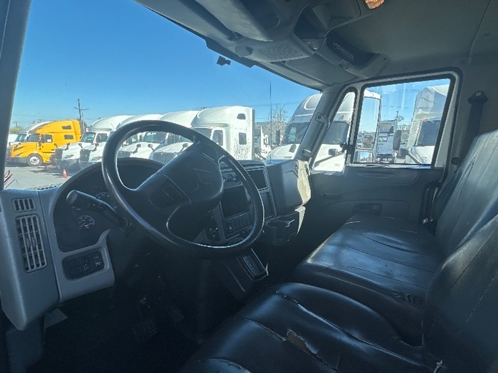 Medium Duty Box Truck-Light and Medium Duty Trucks-International-2013-4300-Ontario-CA-213,313\n\t\tmiles-$ 15,500 - Image 17