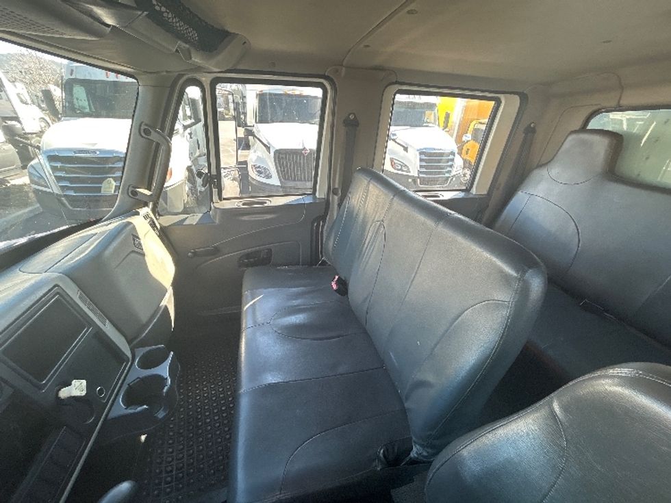 Medium Duty Box Truck-Light and Medium Duty Trucks-International-2013-4300-Ontario-CA-213,313\n\t\tmiles-$ 15,500 - Image 19