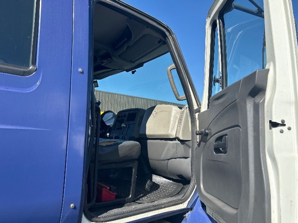 Medium Duty Box Truck-Light and Medium Duty Trucks-International-2013-4300-Ontario-CA-213,313\n\t\tmiles-$ 15,500 - Image 20
