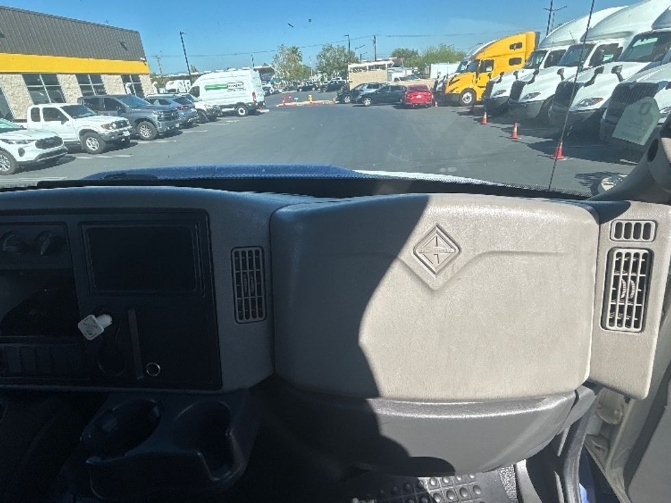 Medium Duty Box Truck-Light and Medium Duty Trucks-International-2013-4300-Ontario-CA-213,313\n\t\tmiles-$ 15,500 - Image 21