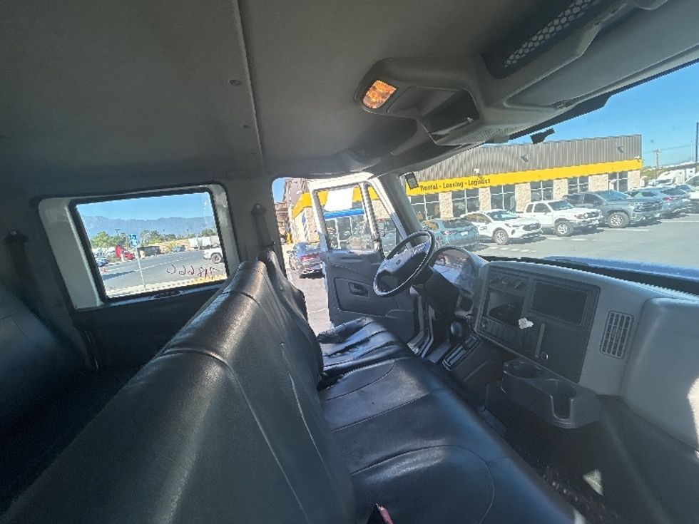 Medium Duty Box Truck-Light and Medium Duty Trucks-International-2013-4300-Ontario-CA-213,313\n\t\tmiles-$ 15,500 - Image 22