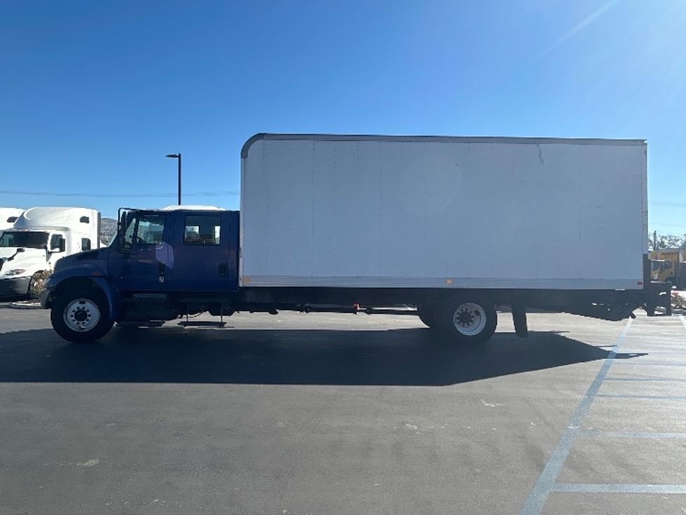 Medium Duty Box Truck-Light and Medium Duty Trucks-International-2013-4300-Ontario-CA-213,313\n\t\tmiles-$ 15,500 - Image 4