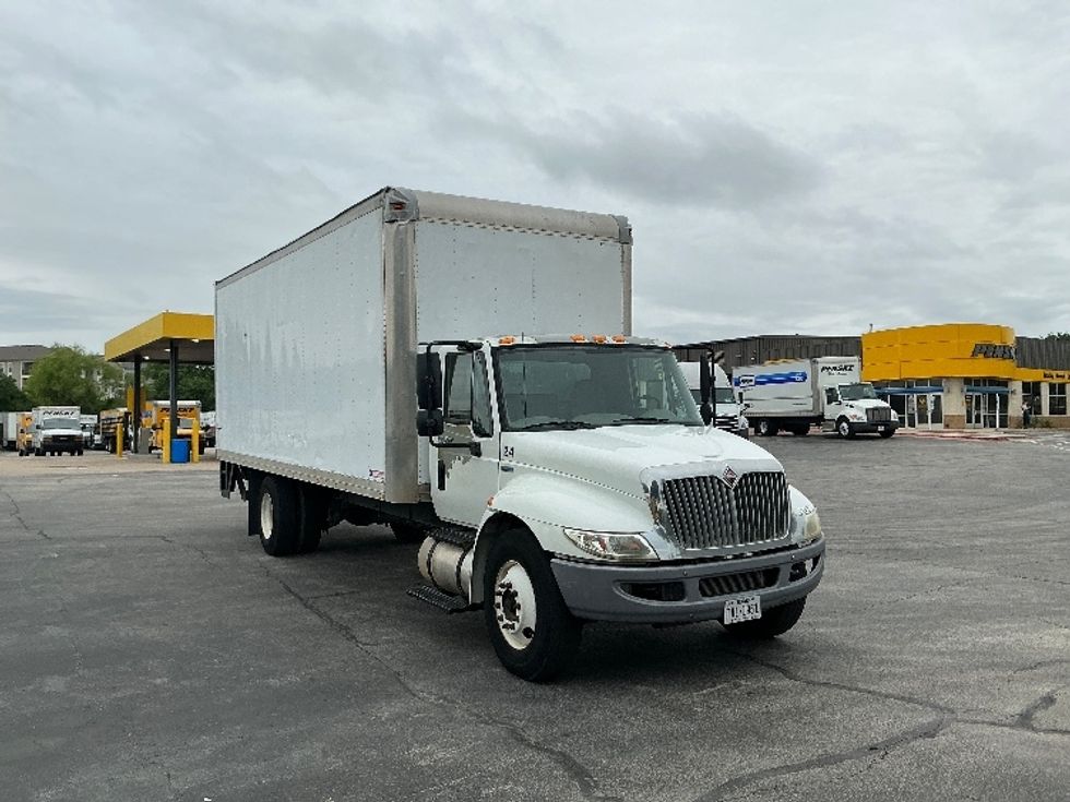 Medium Duty Box Truck-Light and Medium Duty Trucks-International-2014-4300-Austin-TX-107,852\n\t\tmiles-$ 39,000 - Image 1