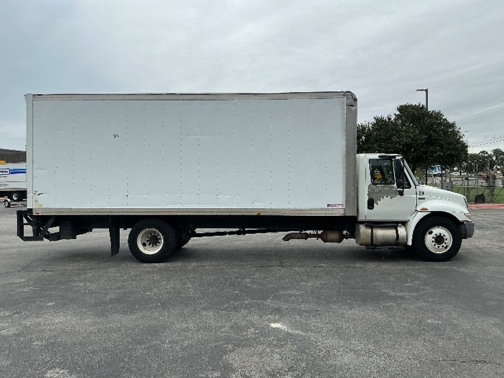 Medium Duty Box Truck-Light and Medium Duty Trucks-International-2014-4300-Austin-TX-107,852\n\t\tmiles-$ 39,000 - Image 15