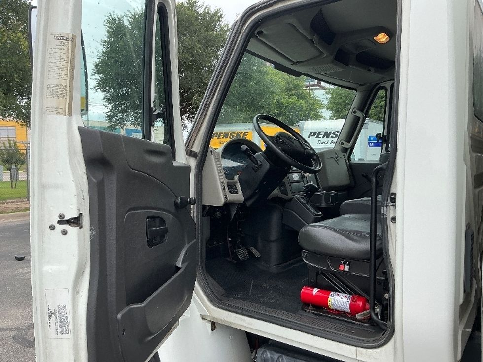 Medium Duty Box Truck-Light and Medium Duty Trucks-International-2014-4300-Austin-TX-107,852\n\t\tmiles-$ 39,000 - Image 16
