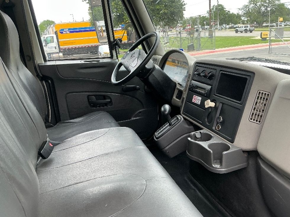 Medium Duty Box Truck-Light and Medium Duty Trucks-International-2014-4300-Austin-TX-107,852\n\t\tmiles-$ 39,000 - Image 22