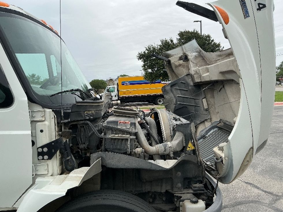Medium Duty Box Truck-Light and Medium Duty Trucks-International-2014-4300-Austin-TX-107,852\n\t\tmiles-$ 39,000 - Image 23