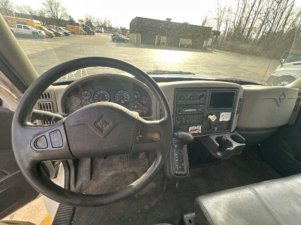 Medium Duty Box Truck-Light and Medium Duty Trucks-International-2014-4300-Bloomington-IN-231,765\n\t\tmiles-$ 10,000 - Image 18