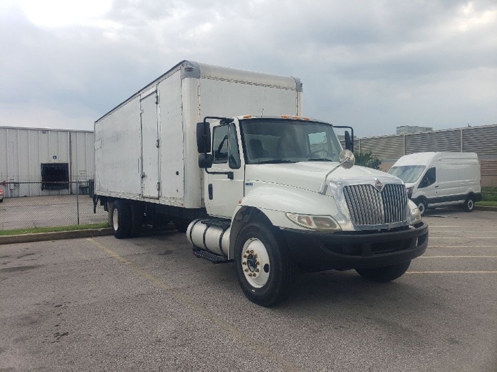 Medium Duty Box Truck-Light and Medium Duty Trucks-International-2014-4300-Earth City-MO-160,466\n\t\tmiles-$ 24,000 - Image 1