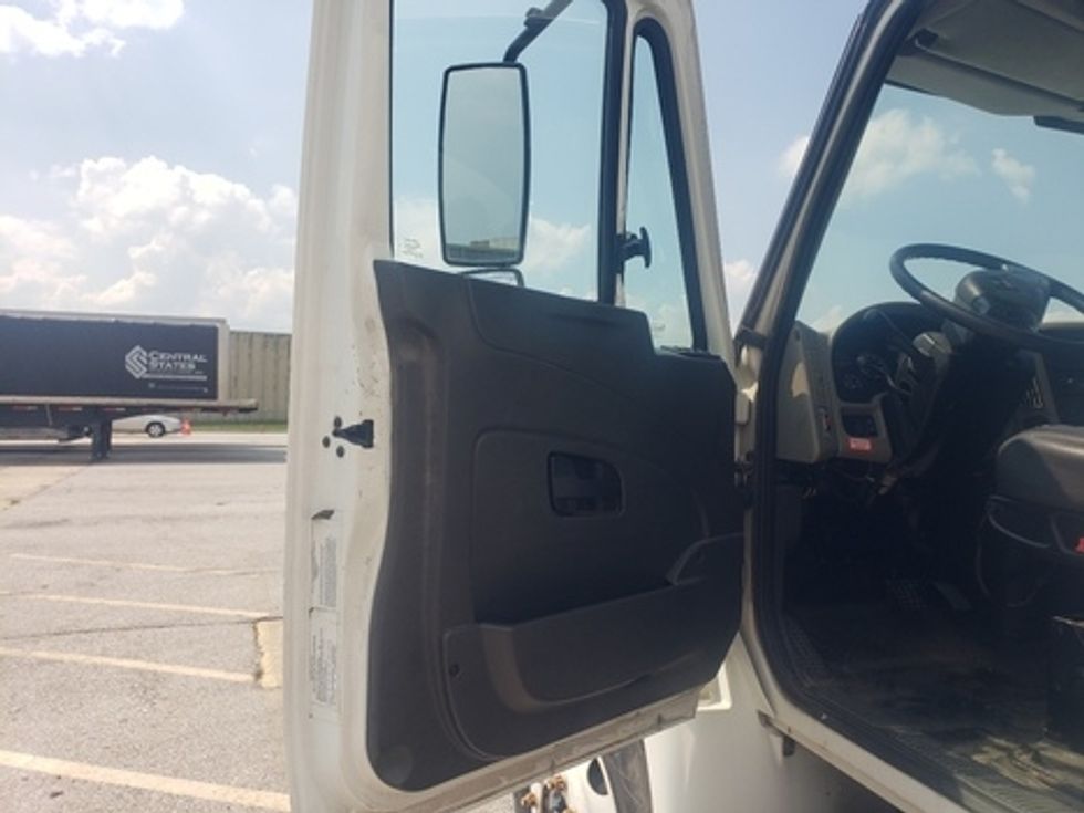 Medium Duty Box Truck-Light and Medium Duty Trucks-International-2014-4300-Earth City-MO-160,466\n\t\tmiles-$ 24,000 - Image 13