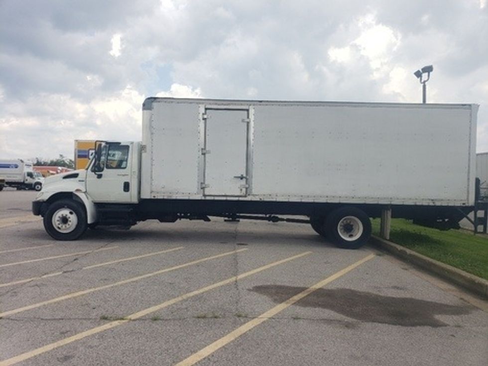 Medium Duty Box Truck-Light and Medium Duty Trucks-International-2014-4300-Earth City-MO-160,466\n\t\tmiles-$ 24,000 - Image 4