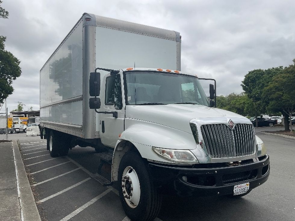Medium Duty Box Truck-Light and Medium Duty Trucks-International-2014-4300-Hayward-CA-332,692\n\t\tmiles-$ 12,500 - Image 1