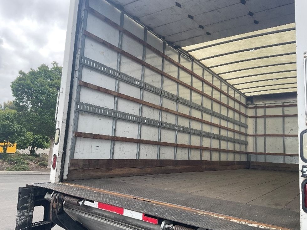 Medium Duty Box Truck-Light and Medium Duty Trucks-International-2014-4300-Hayward-CA-332,692\n\t\tmiles-$ 12,500 - Image 11