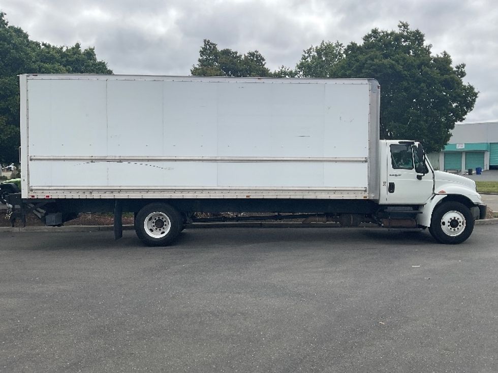Medium Duty Box Truck-Light and Medium Duty Trucks-International-2014-4300-Hayward-CA-332,692\n\t\tmiles-$ 12,500 - Image 15