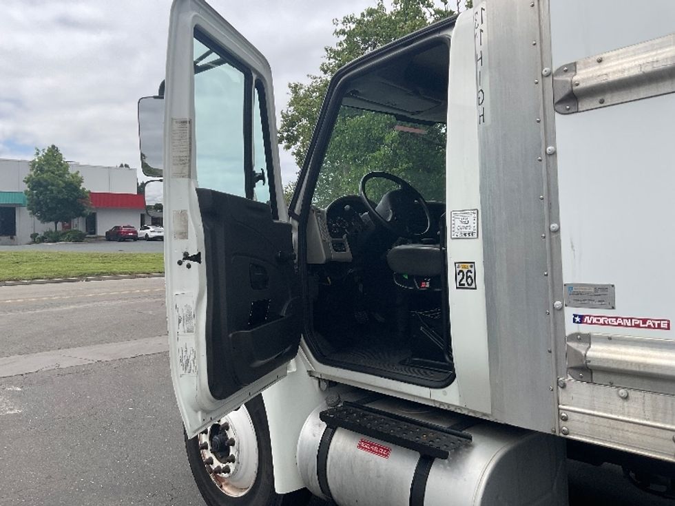Medium Duty Box Truck-Light and Medium Duty Trucks-International-2014-4300-Hayward-CA-332,692\n\t\tmiles-$ 12,500 - Image 16