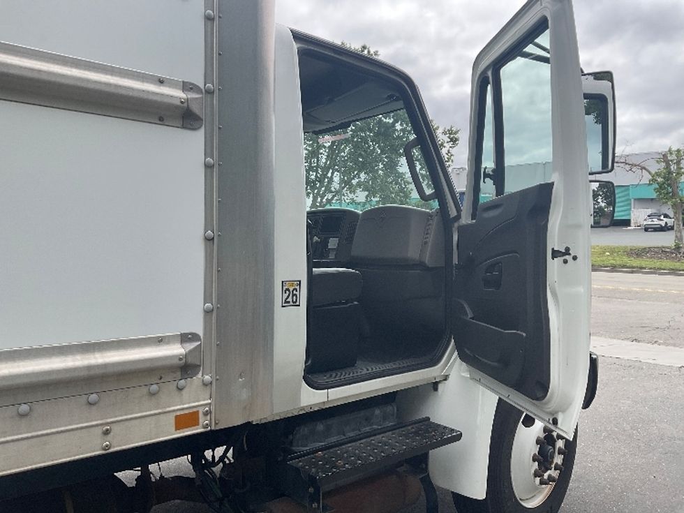 Medium Duty Box Truck-Light and Medium Duty Trucks-International-2014-4300-Hayward-CA-332,692\n\t\tmiles-$ 12,500 - Image 20