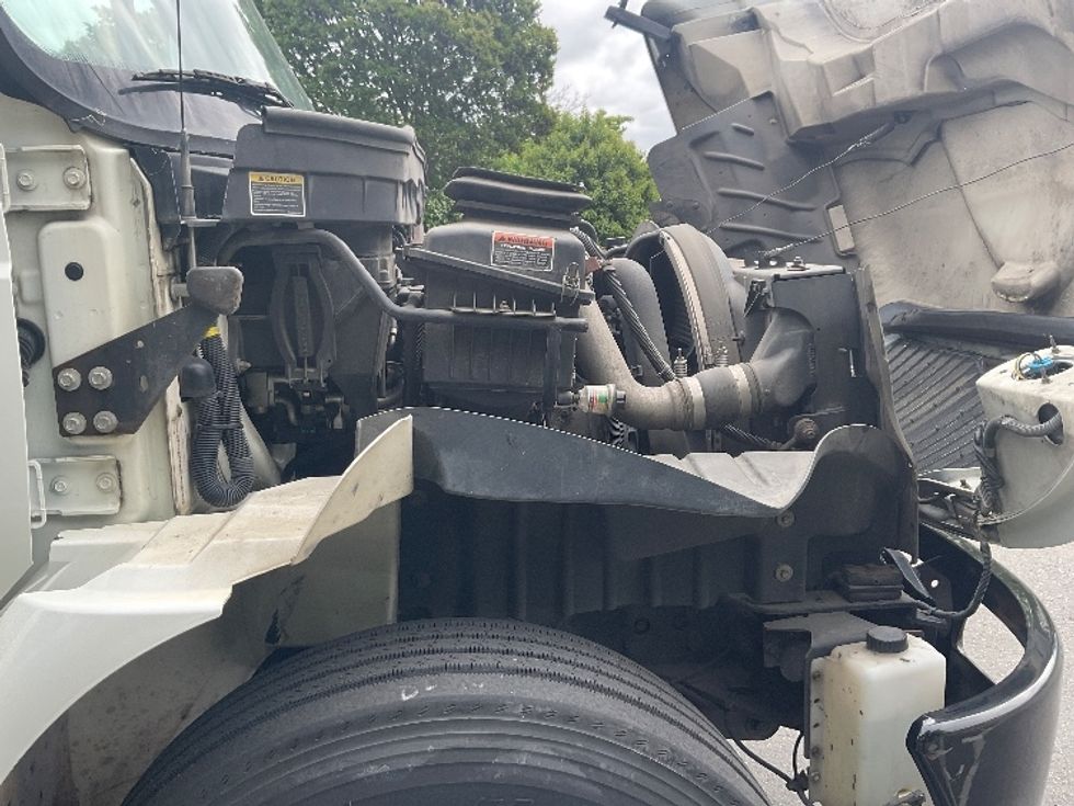 Medium Duty Box Truck-Light and Medium Duty Trucks-International-2014-4300-Hayward-CA-332,692\n\t\tmiles-$ 12,500 - Image 24