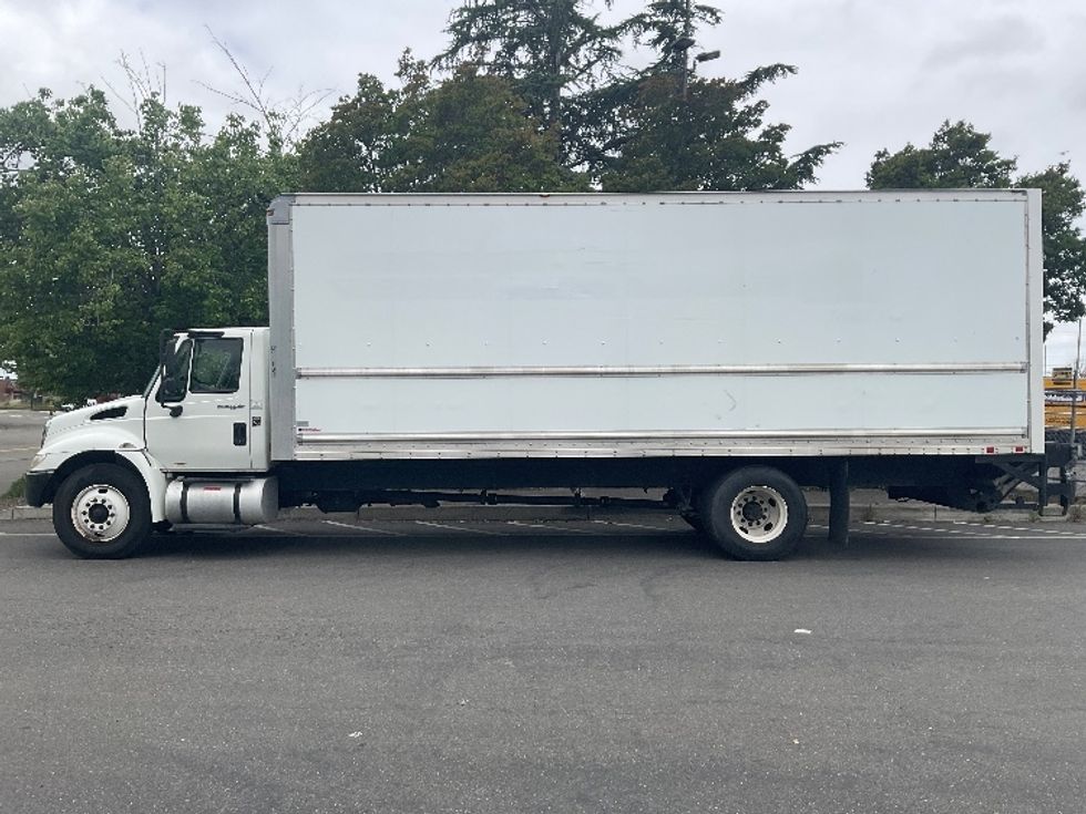 Medium Duty Box Truck-Light and Medium Duty Trucks-International-2014-4300-Hayward-CA-332,692\n\t\tmiles-$ 12,500 - Image 4