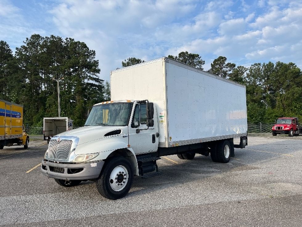 Medium Duty Box Truck-Light and Medium Duty Trucks-International-2014-4300-Summerville-SC-207,036\n\t\tmiles-$ 32,500 - Image 1