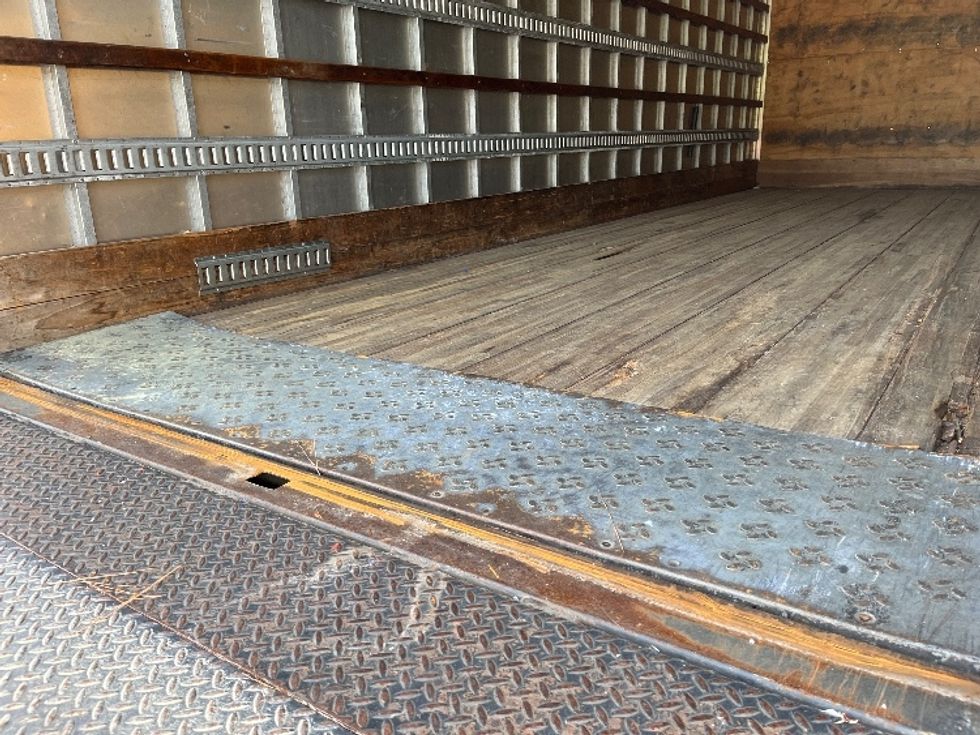 Medium Duty Box Truck-Light and Medium Duty Trucks-International-2014-4300-Summerville-SC-207,036\n\t\tmiles-$ 32,500 - Image 10