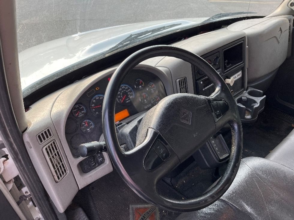 Medium Duty Box Truck-Light and Medium Duty Trucks-International-2014-4300-Summerville-SC-207,036\n\t\tmiles-$ 32,500 - Image 17