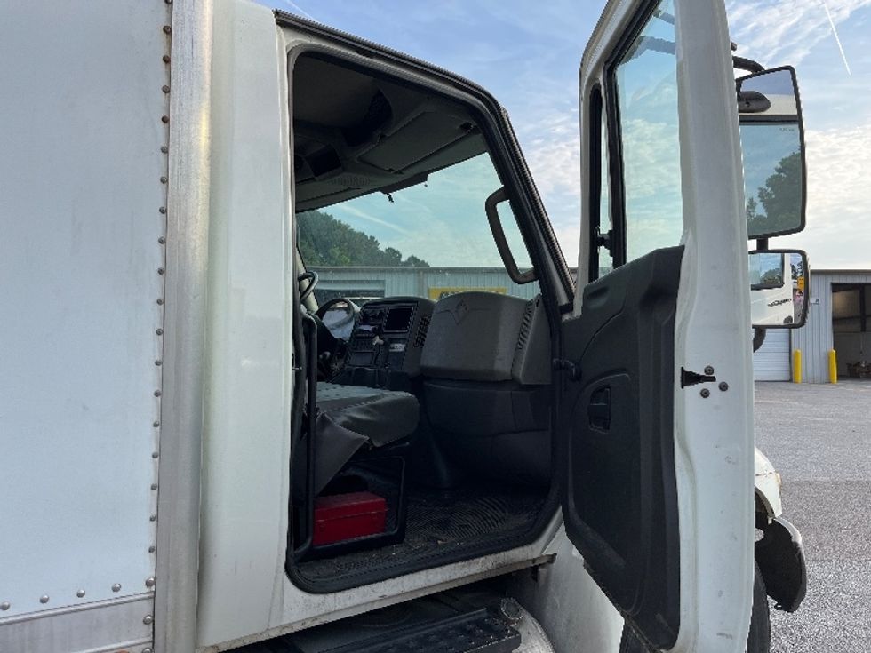 Medium Duty Box Truck-Light and Medium Duty Trucks-International-2014-4300-Summerville-SC-207,036\n\t\tmiles-$ 32,500 - Image 20