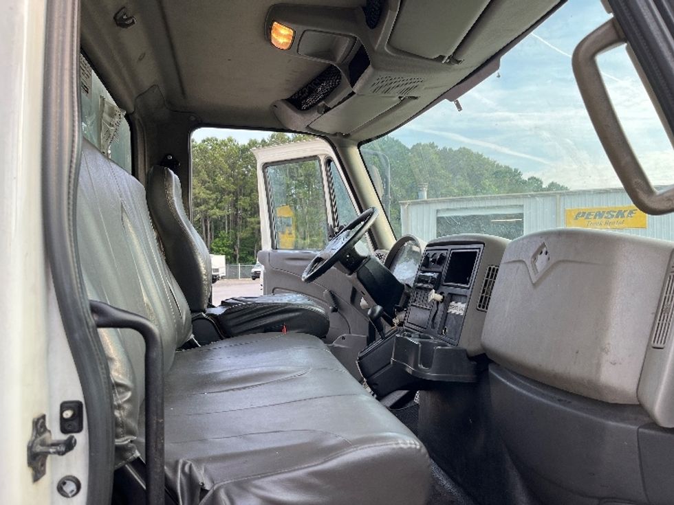 Medium Duty Box Truck-Light and Medium Duty Trucks-International-2014-4300-Summerville-SC-207,036\n\t\tmiles-$ 32,500 - Image 22