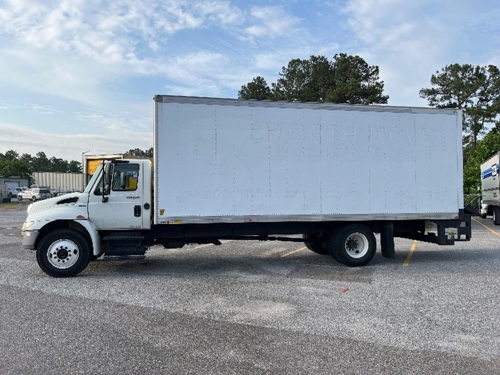 Medium Duty Box Truck-Light and Medium Duty Trucks-International-2014-4300-Summerville-SC-207,036\n\t\tmiles-$ 32,500 - Image 4