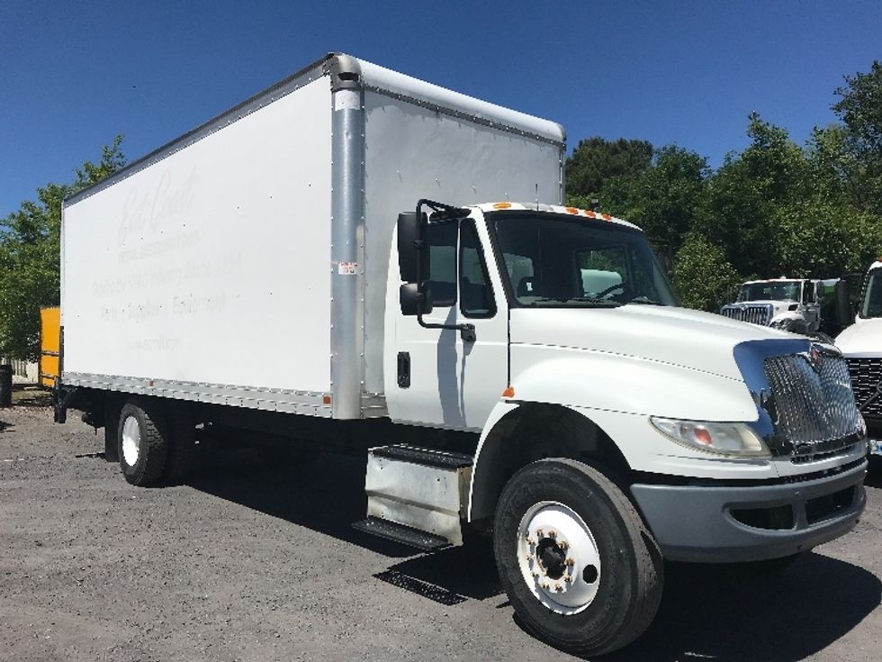 Medium Duty Box Truck-Light and Medium Duty Trucks-International-2015-4300-Conway-SC-237,429\n\t\tmiles-$ 12,500 - Image 1