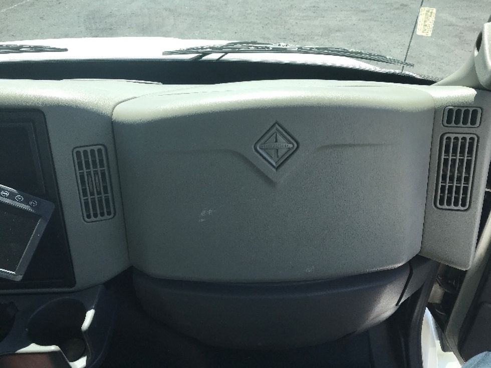 Medium Duty Box Truck-Light and Medium Duty Trucks-International-2015-4300-Conway-SC-237,429\n\t\tmiles-$ 12,500 - Image 21