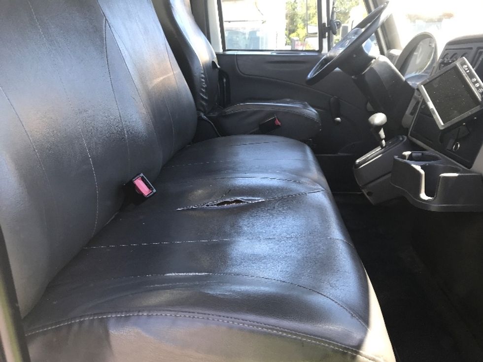 Medium Duty Box Truck-Light and Medium Duty Trucks-International-2015-4300-Conway-SC-237,429\n\t\tmiles-$ 12,500 - Image 22