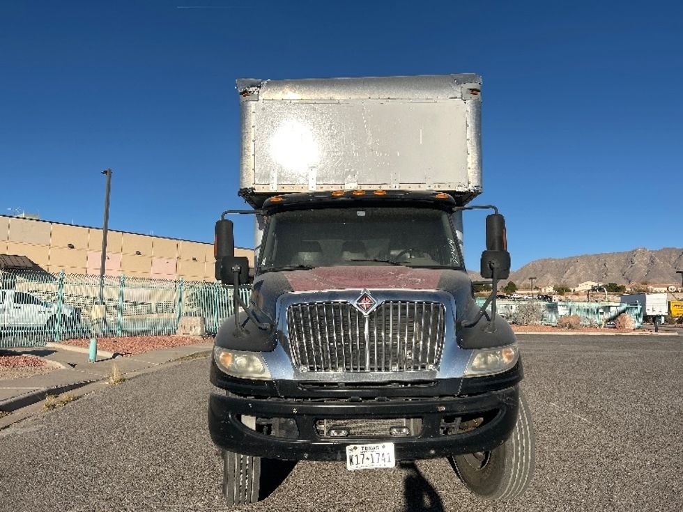 Medium Duty Box Truck-Light and Medium Duty Trucks-International-2015-4300-El Paso-TX-324,377\n\t\tmiles-$ 21,000 - Image 2