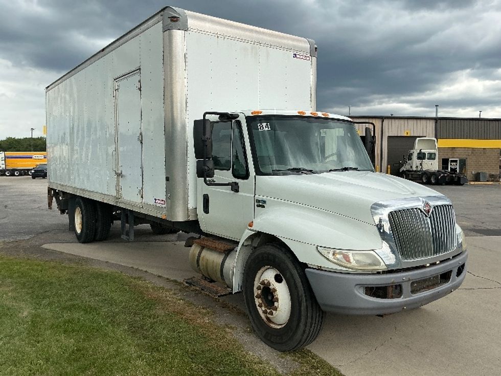Medium Duty Box Truck-Light and Medium Duty Trucks-International-2015-4300-Elkhart-IN-159,001\n\t\tmiles-$ 12,000 - Image 1