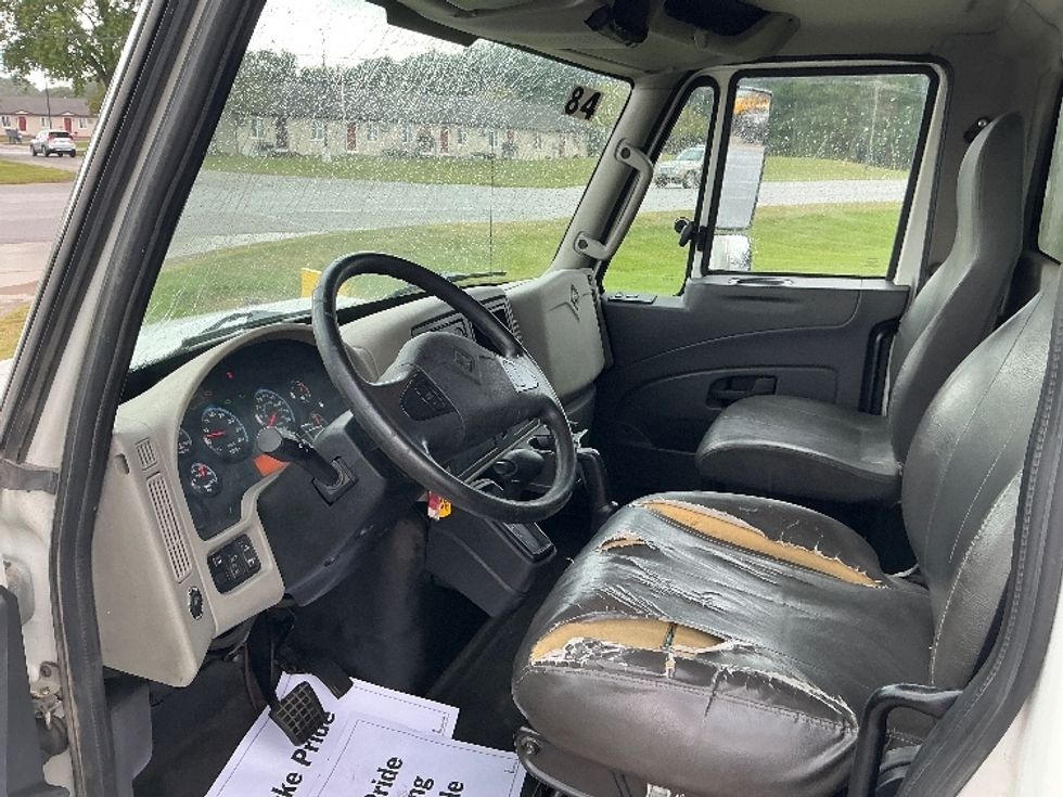 Medium Duty Box Truck-Light and Medium Duty Trucks-International-2015-4300-Elkhart-IN-159,001\n\t\tmiles-$ 12,000 - Image 17