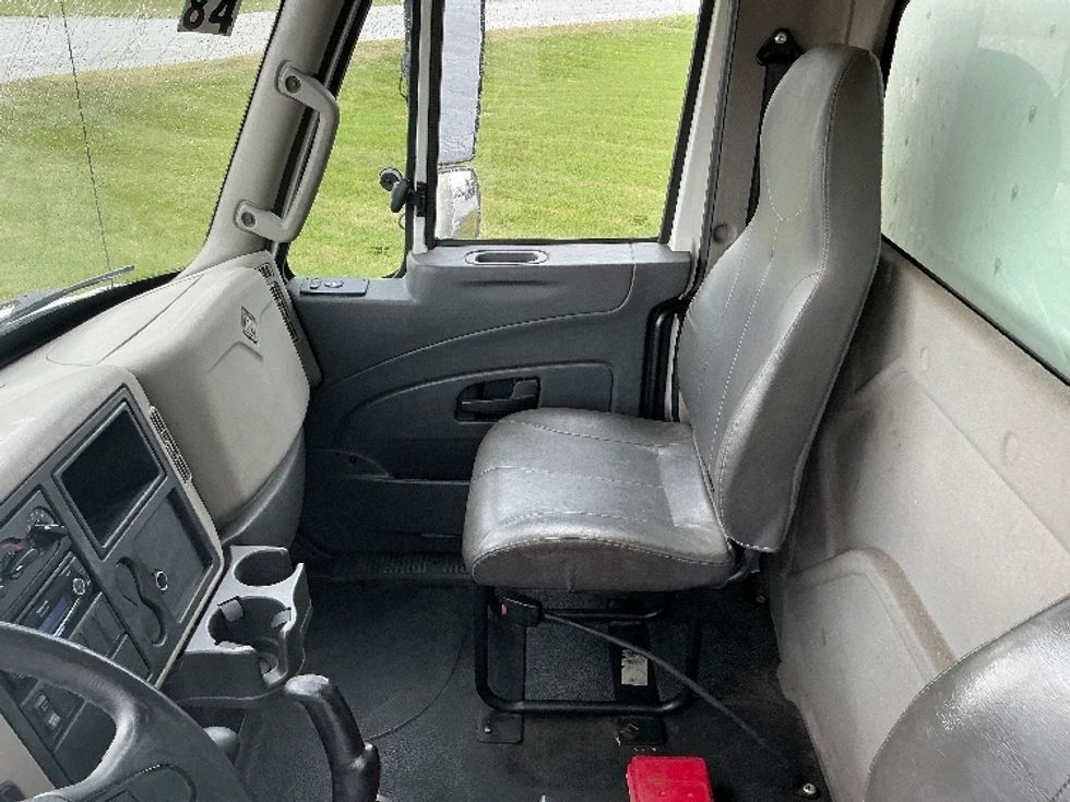 Medium Duty Box Truck-Light and Medium Duty Trucks-International-2015-4300-Elkhart-IN-159,001\n\t\tmiles-$ 12,000 - Image 19
