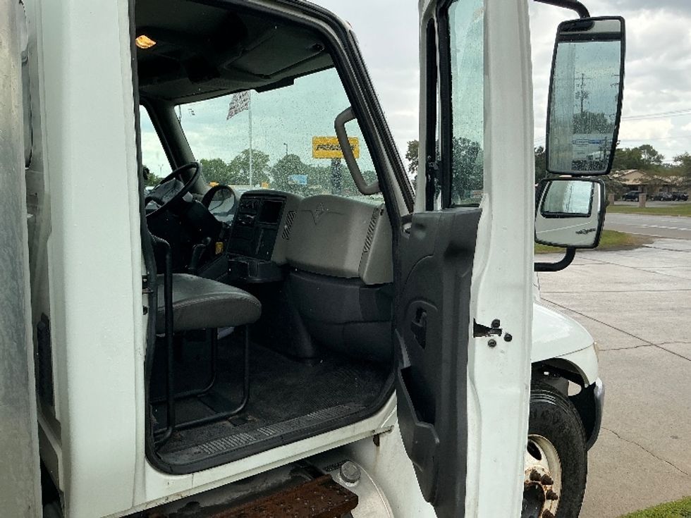 Medium Duty Box Truck-Light and Medium Duty Trucks-International-2015-4300-Elkhart-IN-159,001\n\t\tmiles-$ 12,000 - Image 20