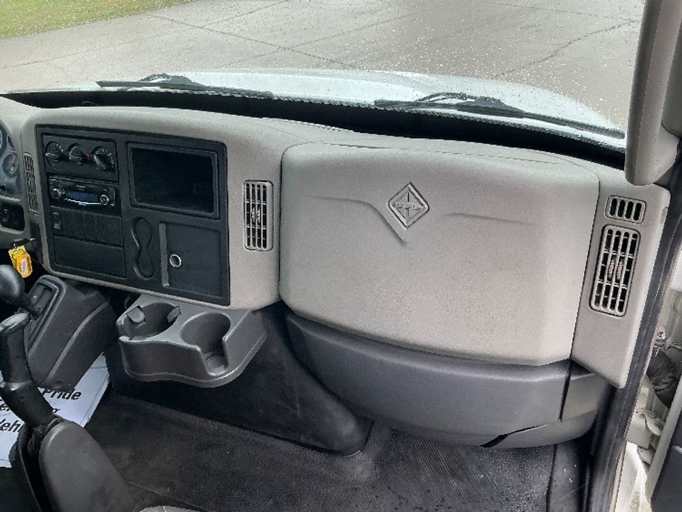 Medium Duty Box Truck-Light and Medium Duty Trucks-International-2015-4300-Elkhart-IN-159,001\n\t\tmiles-$ 12,000 - Image 21