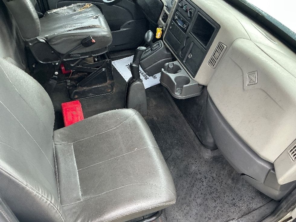 Medium Duty Box Truck-Light and Medium Duty Trucks-International-2015-4300-Elkhart-IN-159,001\n\t\tmiles-$ 12,000 - Image 22