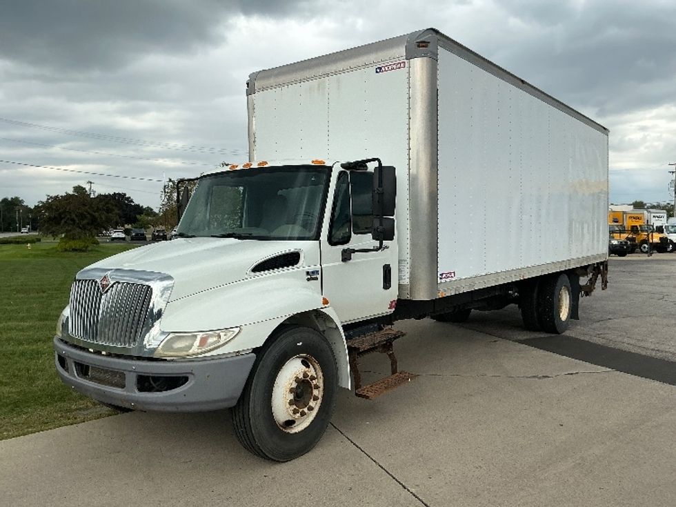 Medium Duty Box Truck-Light and Medium Duty Trucks-International-2015-4300-Elkhart-IN-159,001\n\t\tmiles-$ 12,000 - Image 3