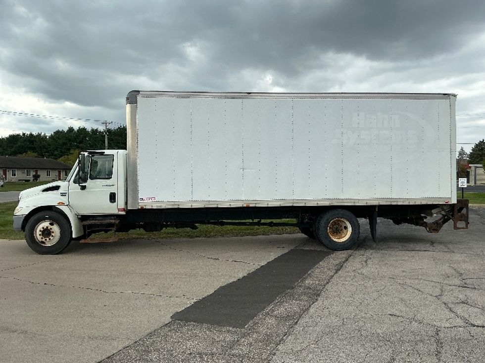 Medium Duty Box Truck-Light and Medium Duty Trucks-International-2015-4300-Elkhart-IN-159,001\n\t\tmiles-$ 12,000 - Image 4