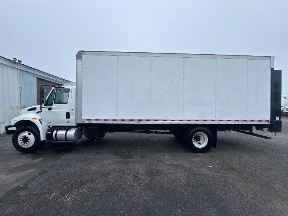 Medium Duty Box Truck-Light and Medium Duty Trucks-International-2016-4300-West Sacramento-CA-102,171\n\t\tmiles-$ 47,000 - Image 4